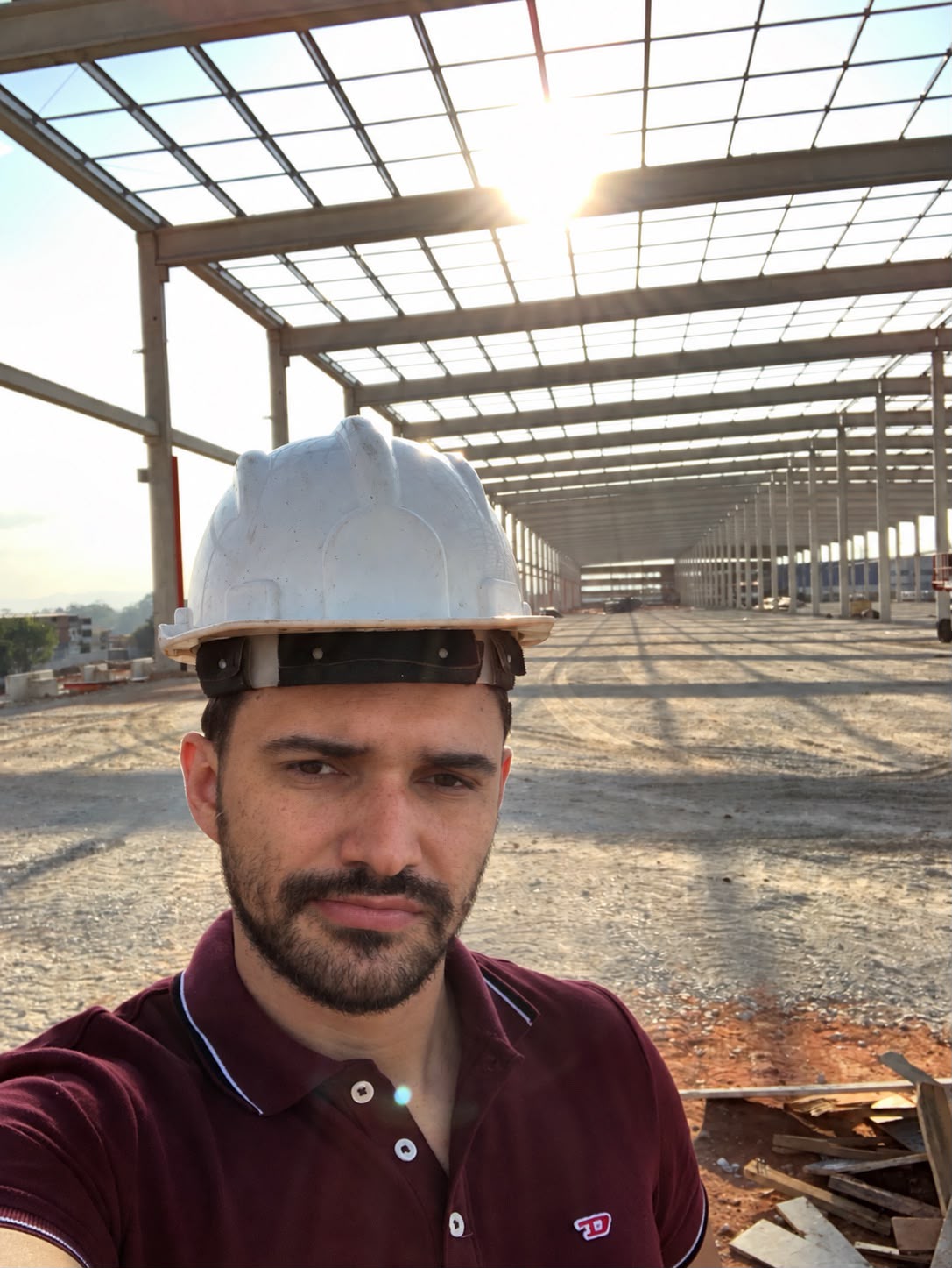Josiel Silva em canteiro de obra